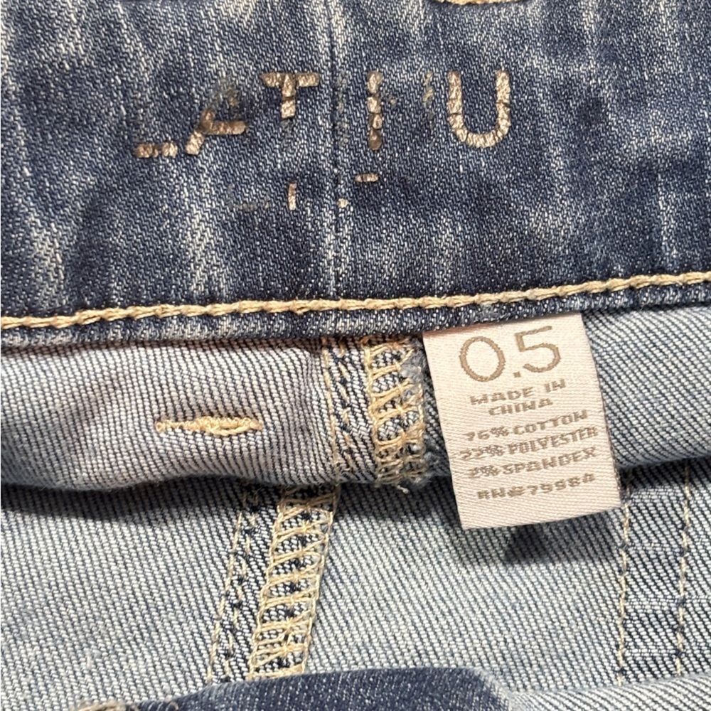 Chico’s Platinum Ultimate fit Tapered Distressed 0.5 Stretch Denim Blue Jeans - Picture 8 of 14